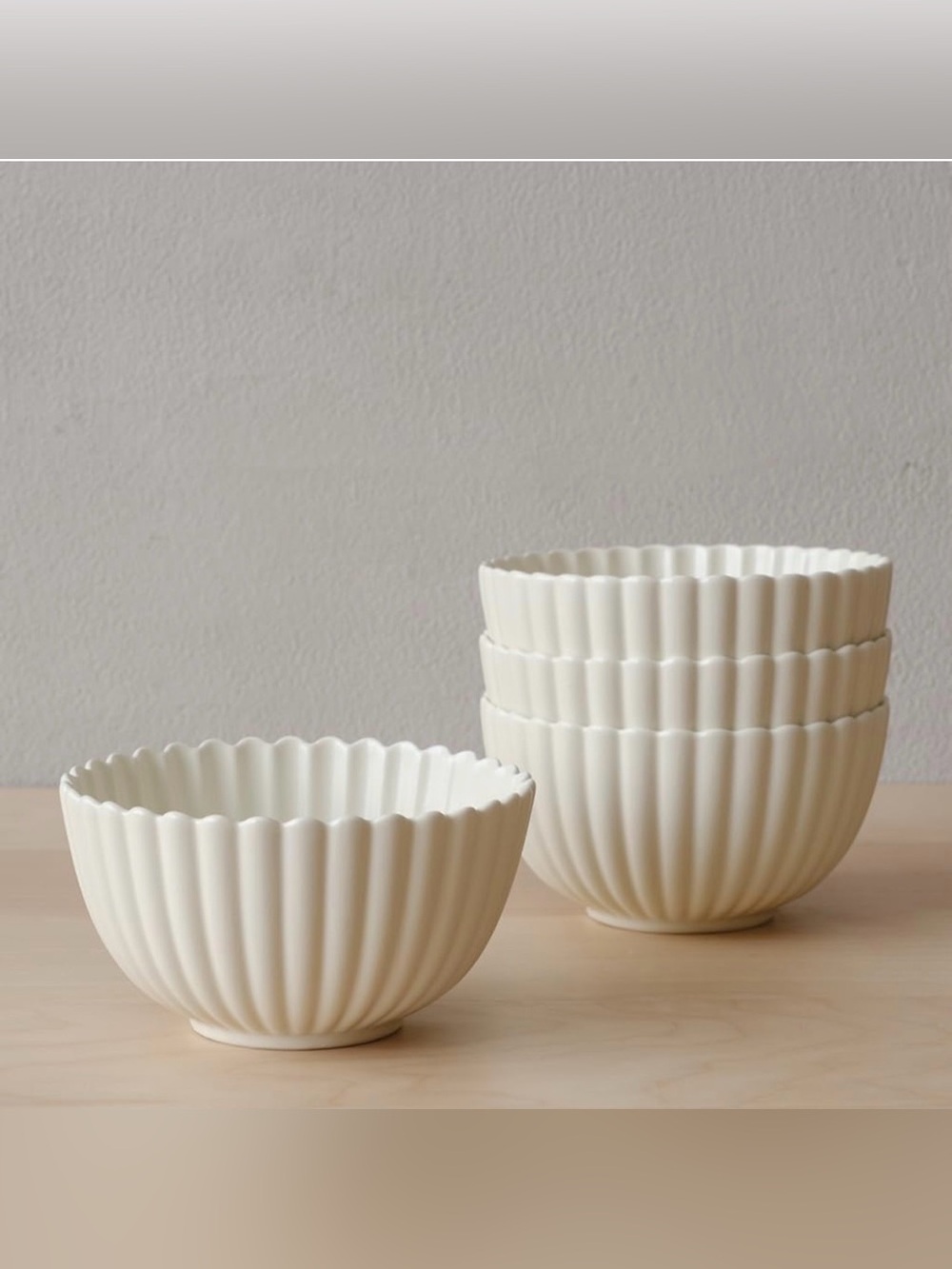 WENSHUO Small Matte Crème Daisy-Shaped Ceramic Bowls Set of 4, 5.5 in